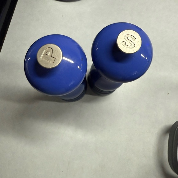 Le Creuset Grinders - Picture 3 of 3